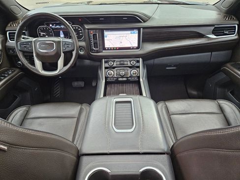 Used 2021 GMC Yukon Denali w/ Denali Premium Package image 24
