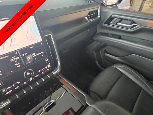 Used 2025 GMC Yukon XL Denali image 31