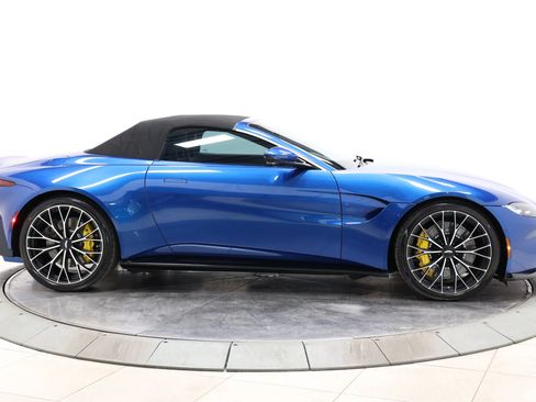 Used 2023 Aston Martin V8 Vantage Roadster RWD image 91