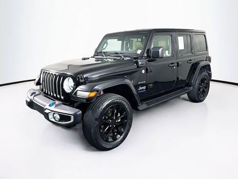 Used 2022 Jeep Wrangler Unlimited Sahara w/ Cold Weather Group AWD/4WD image 3