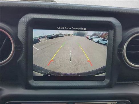 Used 2018 Jeep Wrangler Unlimited Sahara image 14