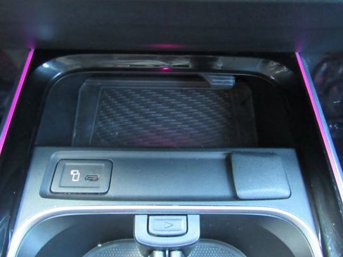 Used 2022 Mercedes-Benz EQB 300 4MATIC w/ Exclusive Package image 44