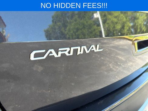 Used 2024 Kia Carnival LX FWD image 8