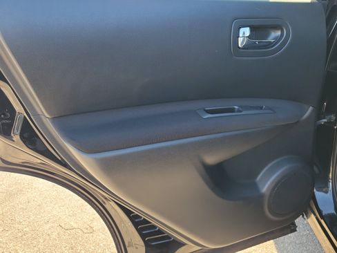 Used 2011 Nissan Rogue SV image 11