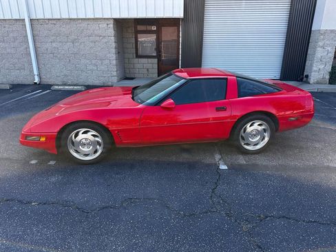 Used 1996 Chevrolet Corvette Coupe image 2