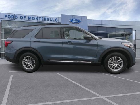 Used 2025 Ford Explorer Active w/ Active Comfort Package image 2