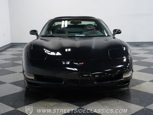 Used 2001 Chevrolet Corvette Coupe w/ Preferred Equipment Group2 RWD image 17