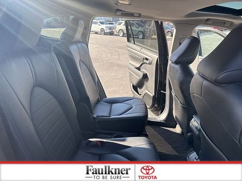 Used 2024 Toyota Highlander XLE image 16