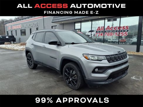 Used 2022 Jeep Compass Latitude image 2