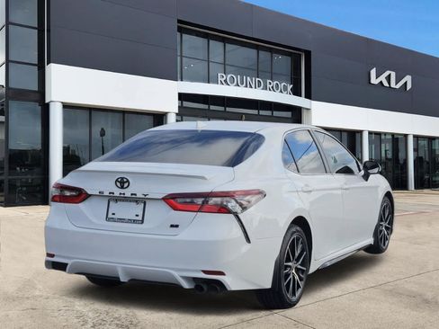 Used 2022 Toyota Camry SE FWD image 6