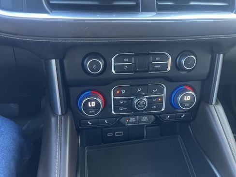 Used 2024 Chevrolet Suburban Z71 w/ Luxury Package image 18