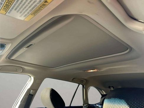 Used 2017 Subaru Outback 2.5i Premium image 11