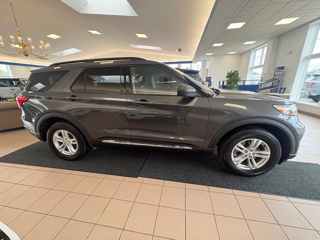 Used 2020 Ford Explorer XLT w/ Comfort Package AWD/4WD image 4