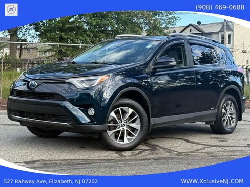Used 2017 Toyota RAV4 XLE image 1