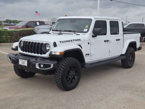 Used 2025 Jeep Gladiator Sport image 7