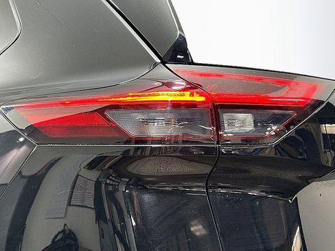 Used 2021 Nissan Rogue SV image 23