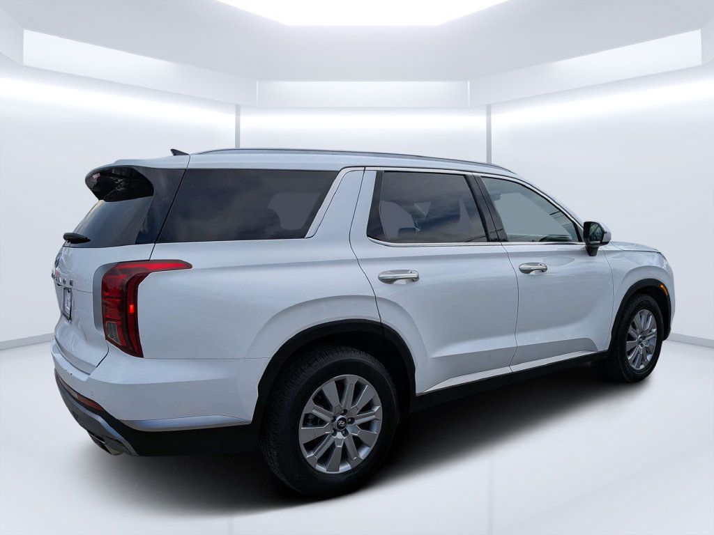 Used 2024 Hyundai Palisade SEL FWD image 3