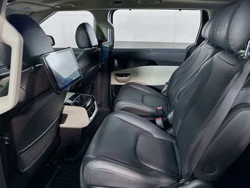 Used 2024 Kia Carnival SX Prestige FWD image 21