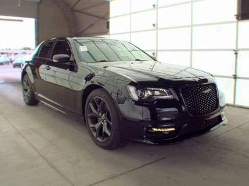 Used 2022 Chrysler 300 S w/ Comfort Group RWD image 2