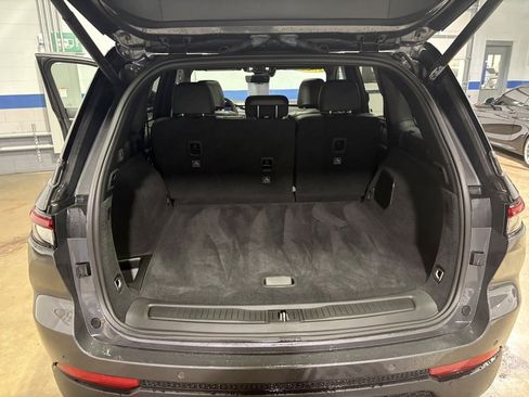 Used 2022 Jeep Grand Cherokee Trailhawk w/ Luxury Tech Group III image 31