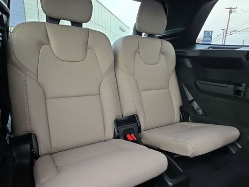 New 2026 Volvo XC90 B6 Ultra w/ Lounge Package image 12