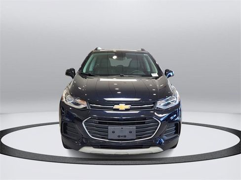 Used 2022 Chevrolet Trax LT w/ LT Convenience Package image 5