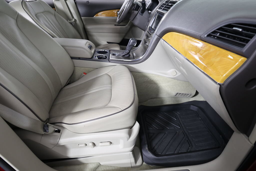Used 2014 Lincoln MKX AWD w/ Equipment Group 102A image 27