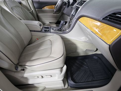 Used 2014 Lincoln MKX AWD w/ Equipment Group 102A image 27