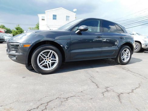 Used 2018 Porsche Macan AWD/4WD image 2