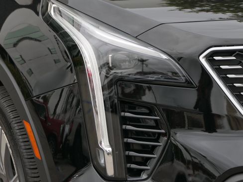 Certified 2023 Cadillac XT4 Premium Luxury w/ Technology Package FWD image 10