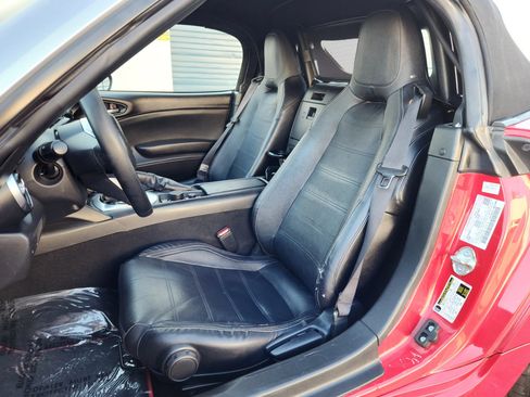 Used 2017 FIAT 124 Spider Lusso RWD image 9