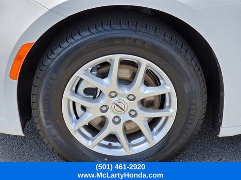 Used 2023 Chrysler Pacifica Touring-L FWD image 19