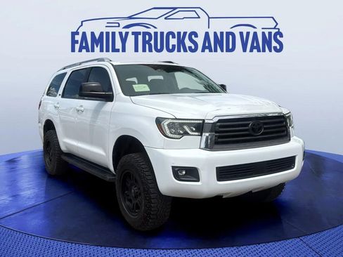 Used 2019 Toyota Sequoia SR5 AWD/4WD image 7