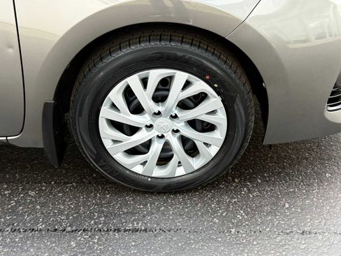 Used 2017 Toyota Corolla LE w/ Carpet Mat Package (TMS) FWD image 8