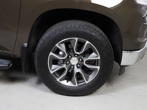 Used 2023 Chevrolet Silverado 1500 LT AWD/4WD image 5