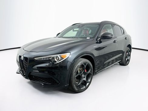 Used 2022 Alfa Romeo Stelvio Veloce AWD/4WD image 3