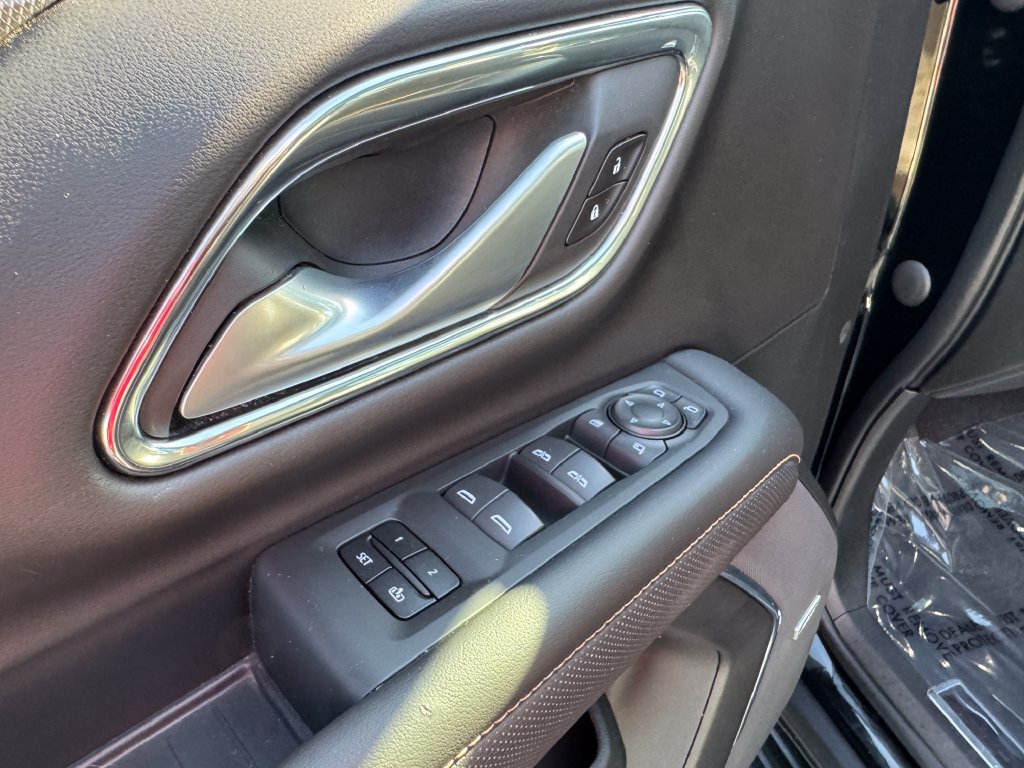 Used 2022 GMC Yukon XL AT4 AWD/4WD image 19