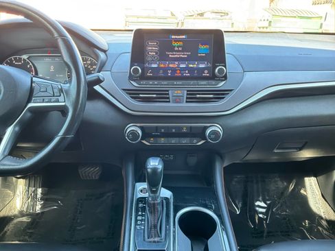 Used 2023 Nissan Altima 2.5 SR AWD/4WD image 14