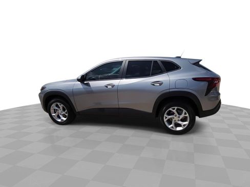 Used 2024 Chevrolet Trax LS w/ LS Convenience Package FWD image 25