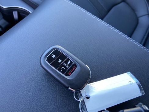 Used 2025 Honda Pilot EX-L image 40