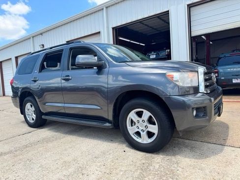 Used 2017 Toyota Sequoia SR5 w/ Premium Package RWD image 1