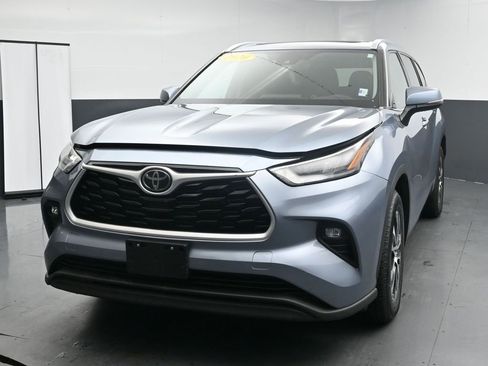Used 2020 Toyota Highlander XLE FWD image 4