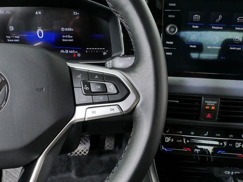 Certified 2025 Volkswagen Jetta SE FWD image 10
