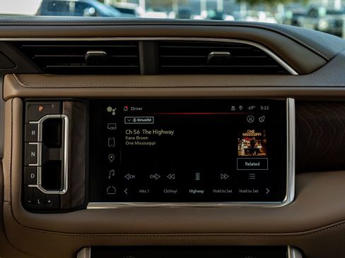 Used 2024 GMC Yukon XL Denali w/ Advanced Technology Package image 24