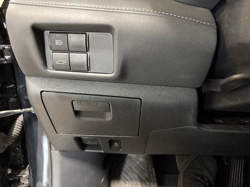 Used 2021 Toyota Highlander XLE AWD/4WD image 18