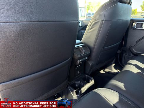 Used 2022 Jeep Gladiator Sport image 25