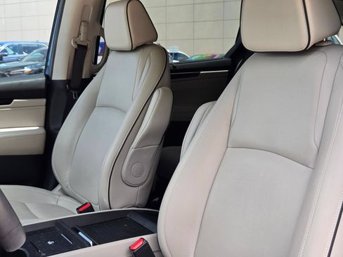 Used 2025 Honda Odyssey Touring image 13