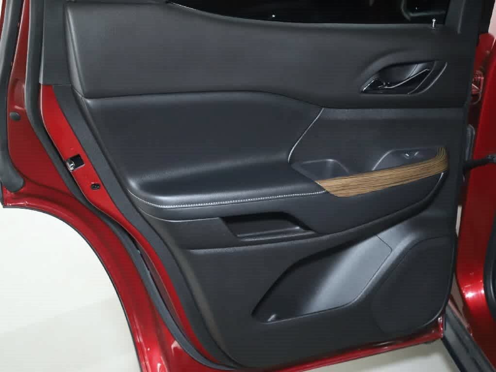 Used 2020 GMC Acadia SLE w/ Driver Convenience Package FWD image 13