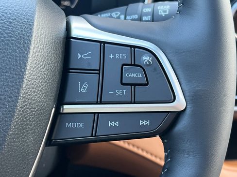 New 2025 Toyota Highlander Platinum image 28