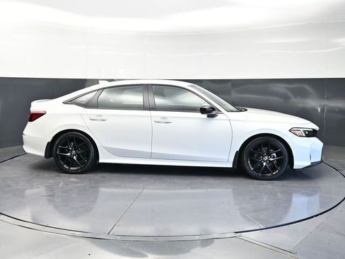 Used 2025 Honda Civic Sport image 4